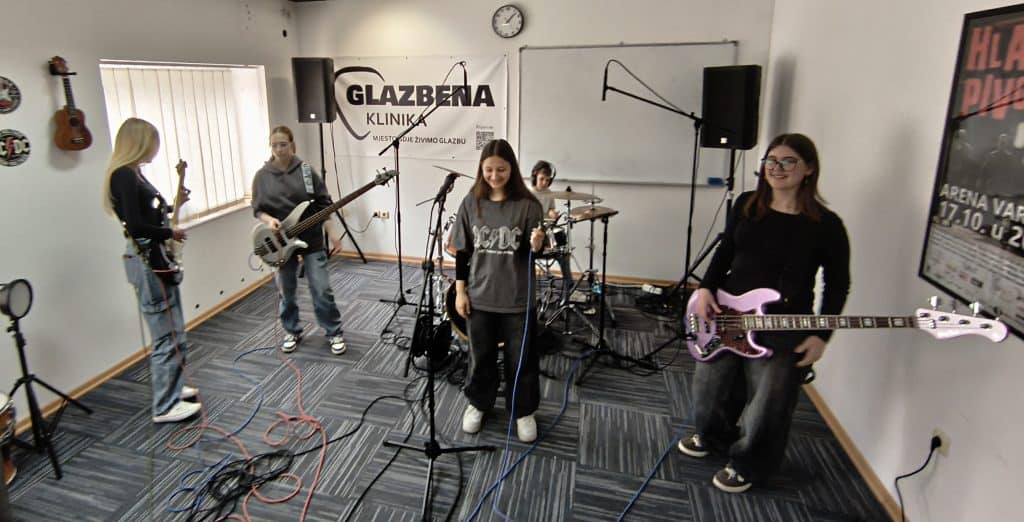 Polaznici škole gitare Glazbene Klinike u Varaždinu – upisi 2025